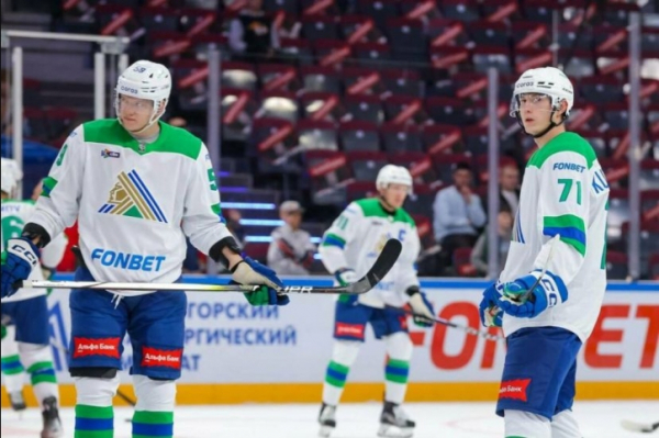 Салават Юлаев&quot; выходит на лёд с командой уровня ВХЛ