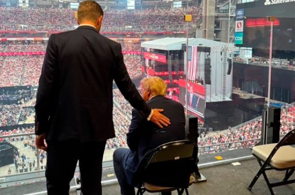 США отменили визы шести иностранцам, поддержавшим смерть Чарли Кирка