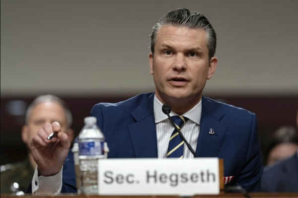 Глава Пентагона получил удар в пах во время прямого эфира