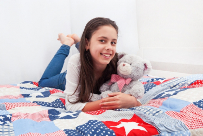 Зумеры сходят с ума по &quot;картофельной кровати&quot; — врачи бьют тревогу: спина не выдержит!